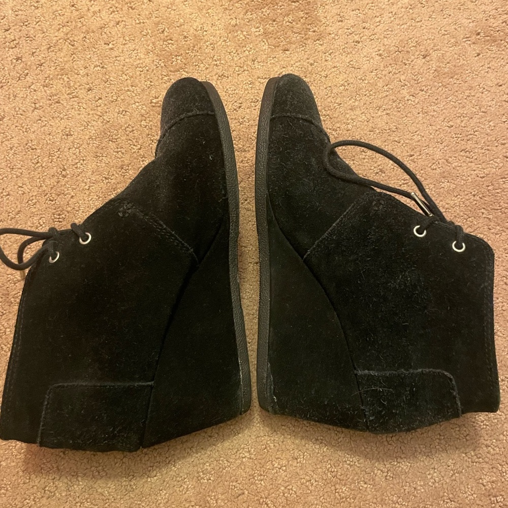 Women’s size 8 Tom Wedges